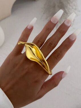 Schiaparelli Inspired Gold Leaf Sculptural Ring